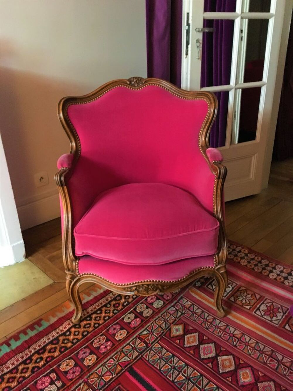 Berg&egrave;re de style Louis XV, en ch&ecirc;ne massif. Meubles