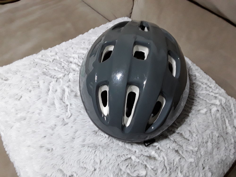 CASQUE TS STREET .TEENS , CPSC 
GRIS 
BON &Eacute;TAT Sports