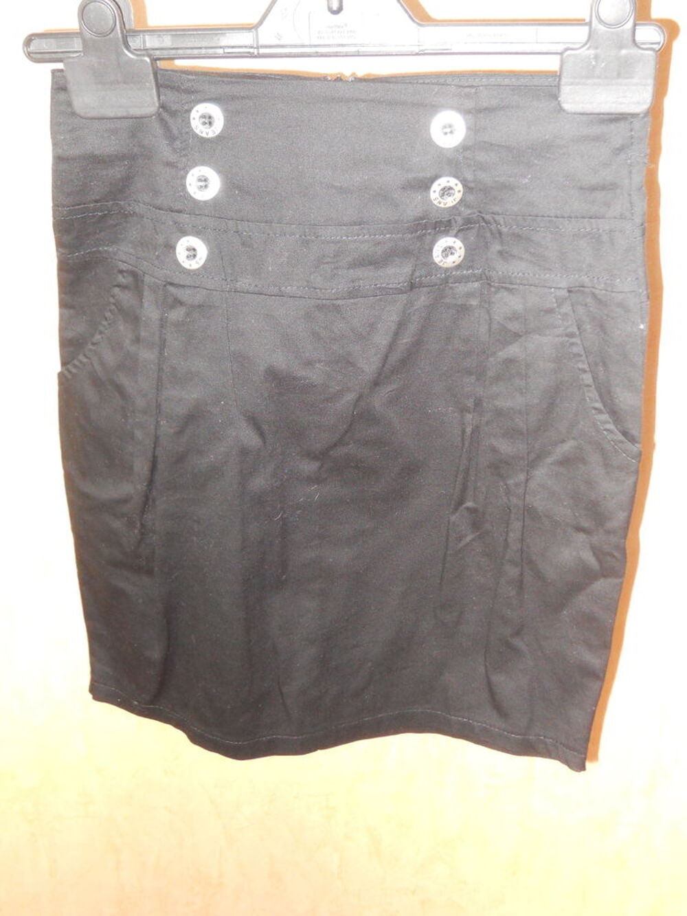 jupe noire taille 36/S neuve Vêtements