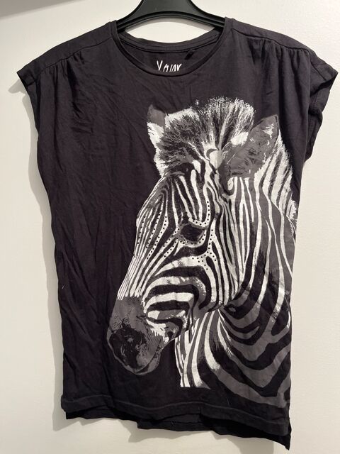 Teeshirt noir avec motif zbre avec incrustation de pierres 10 Villiers-sur-Marne (94)