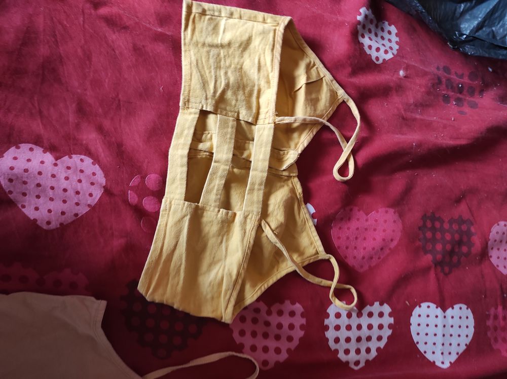 5€ trois haut taille 36/38/40 Vêtements