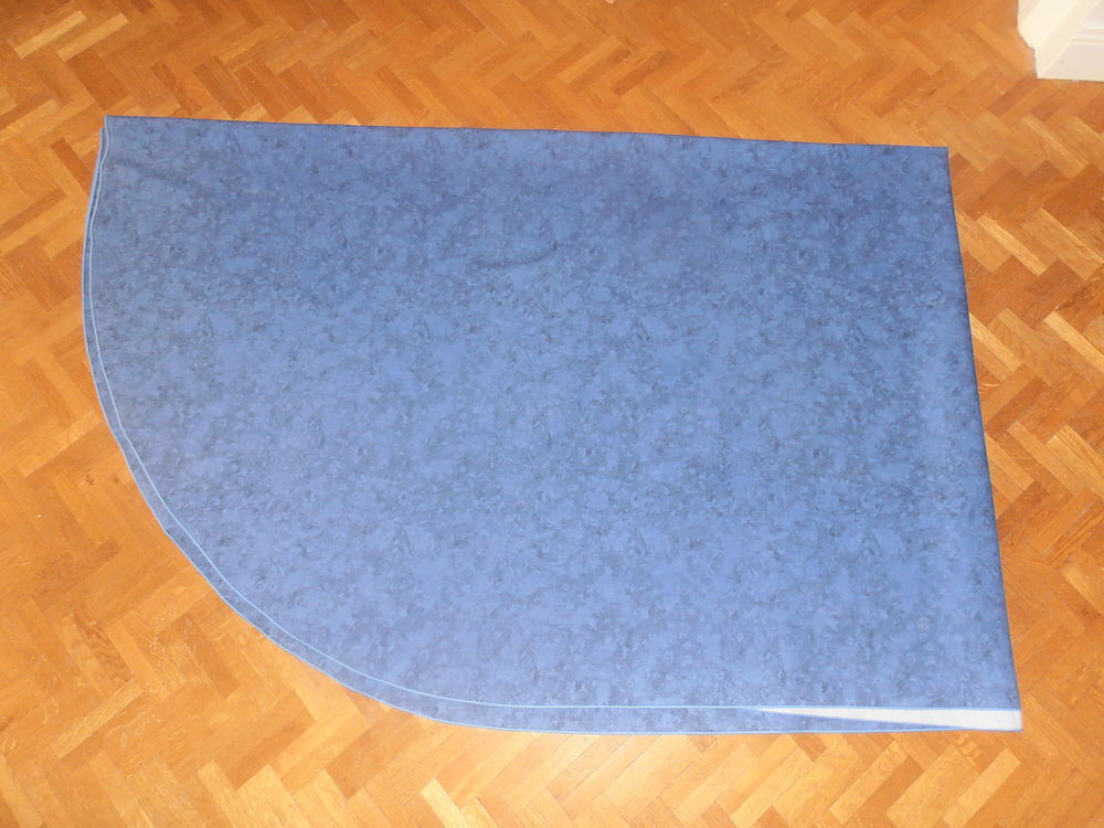 Nappe bleue (84) Décoration