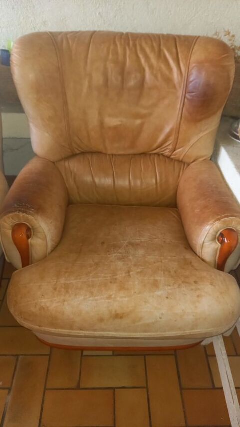 canap� cuir et deux fauteuils 150 Liez (85)