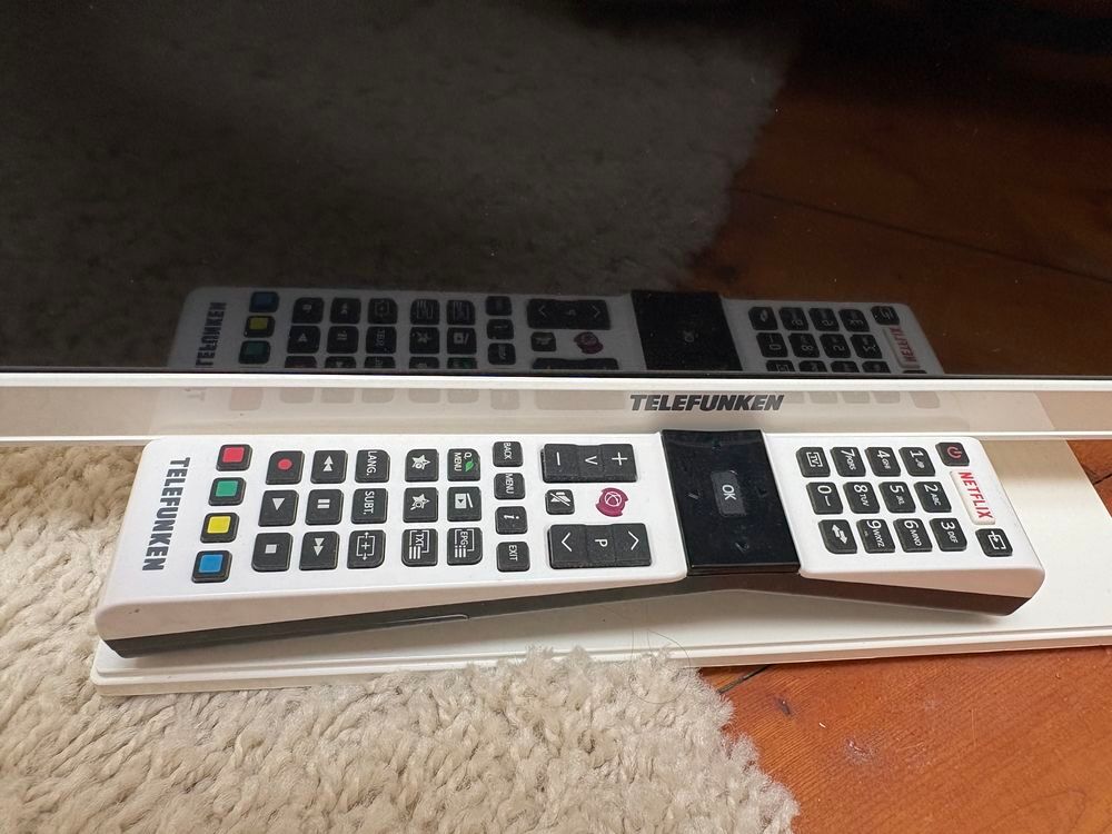 &Eacute;cran plat de t&eacute;l&eacute;vision TELEFUNKEN 55 cm Photos/Video/TV