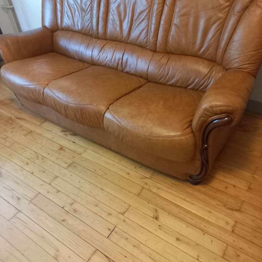 Canape et 2 fauteuil en cuir Meubles