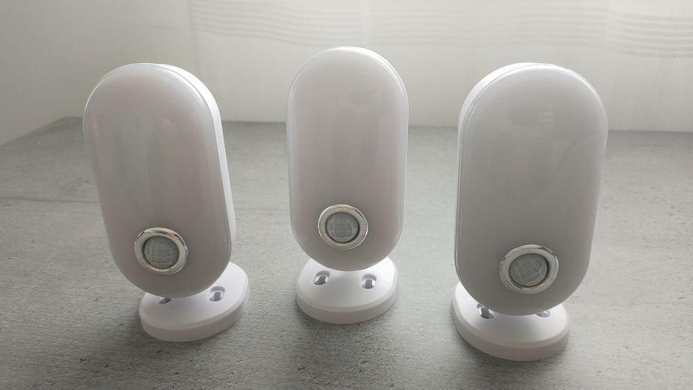 Lot de 3 Balises LED (Neuves) avec D&eacute;tecteur de Mouvement Décoration
