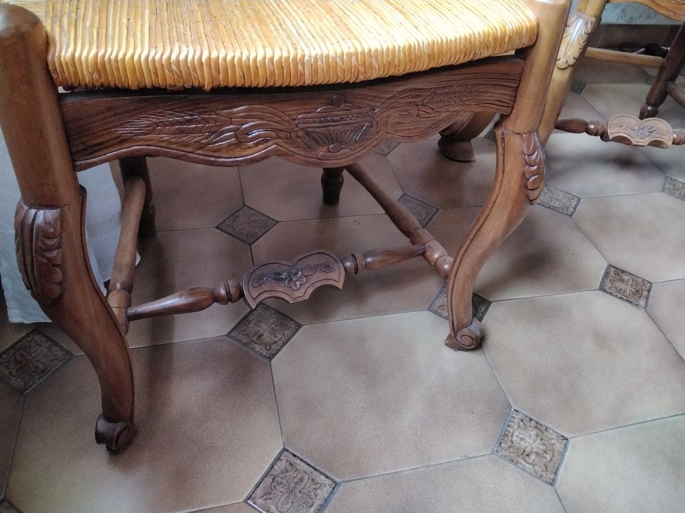Table &agrave; manger et ses 6 chaises en bois noble Meubles