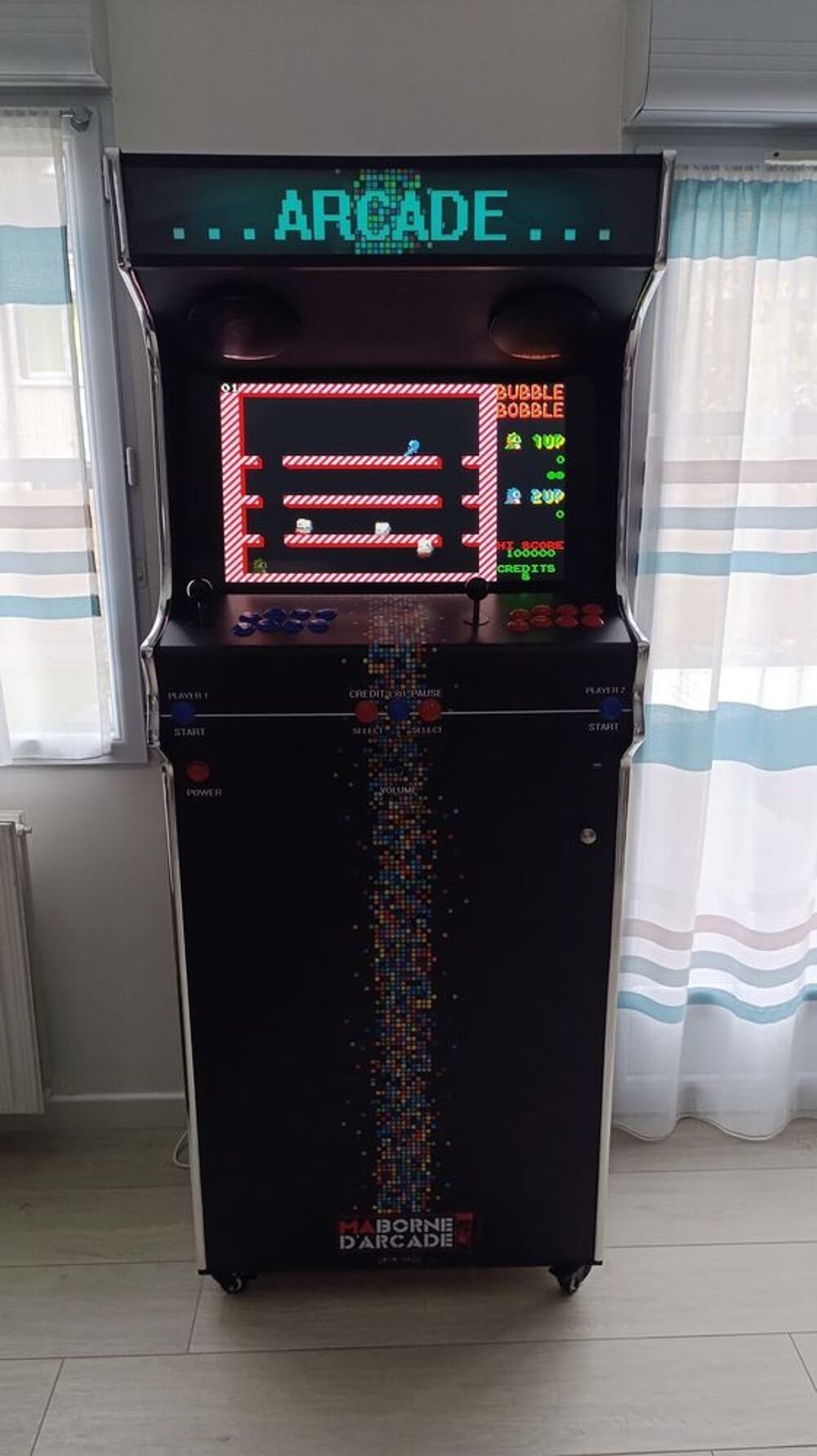 BORNE D'ARCADE, 15000 JEUX, HAUT DE GAMME, FABRIQUEE FRANCE Consoles et jeux vidéos
