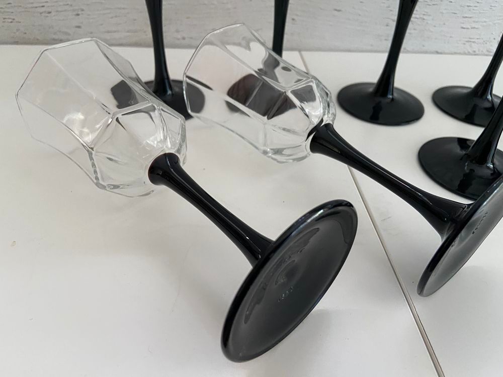 Lot de 8 Verres &agrave; Pieds Vin Vintage France Arcoroc Luminarc 