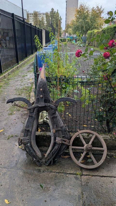 Collier de cheval et roue 40 93140 Bondy