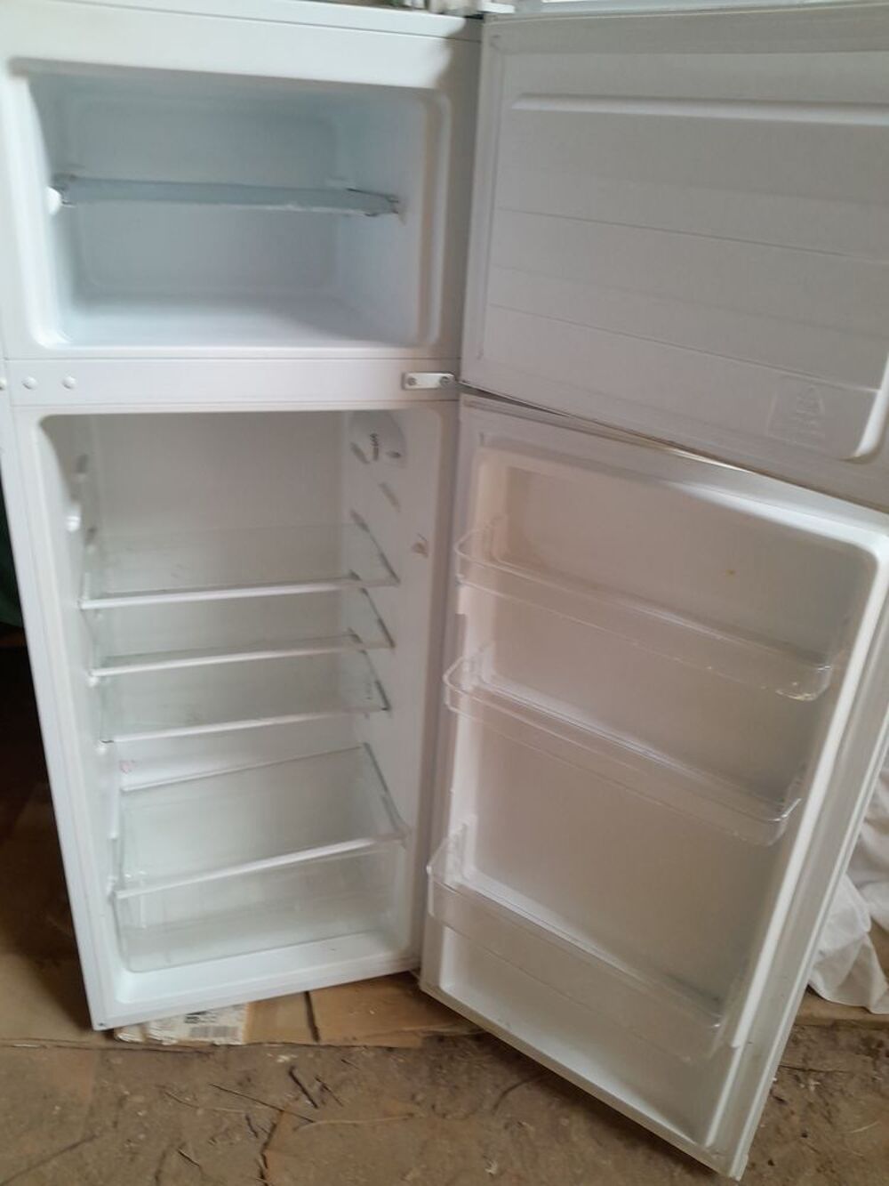 R&eacute;frig&eacute;rateur cong&eacute;lateur 210 litres Electroménager