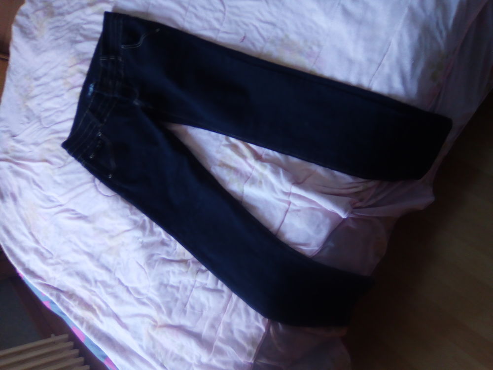 JEANS FEMME NEUVE Vêtements