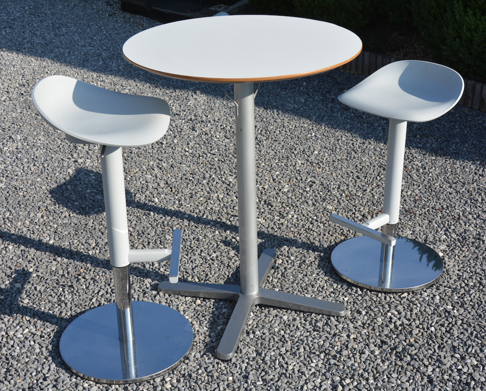 table haute et tabourets Meubles