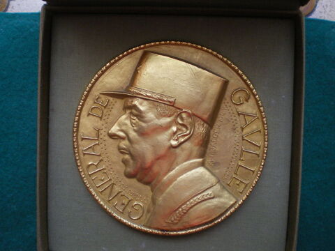 Médaille de Charles de Gaulle - Mémorial. 120 Caen (14)