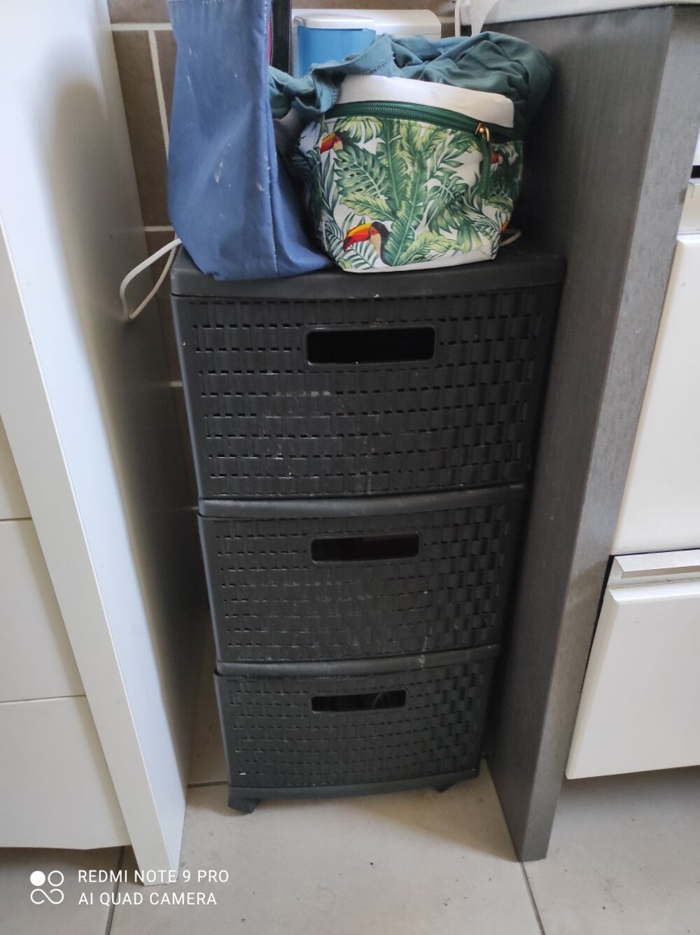 Meuble de rangement en plastique noir Meubles
