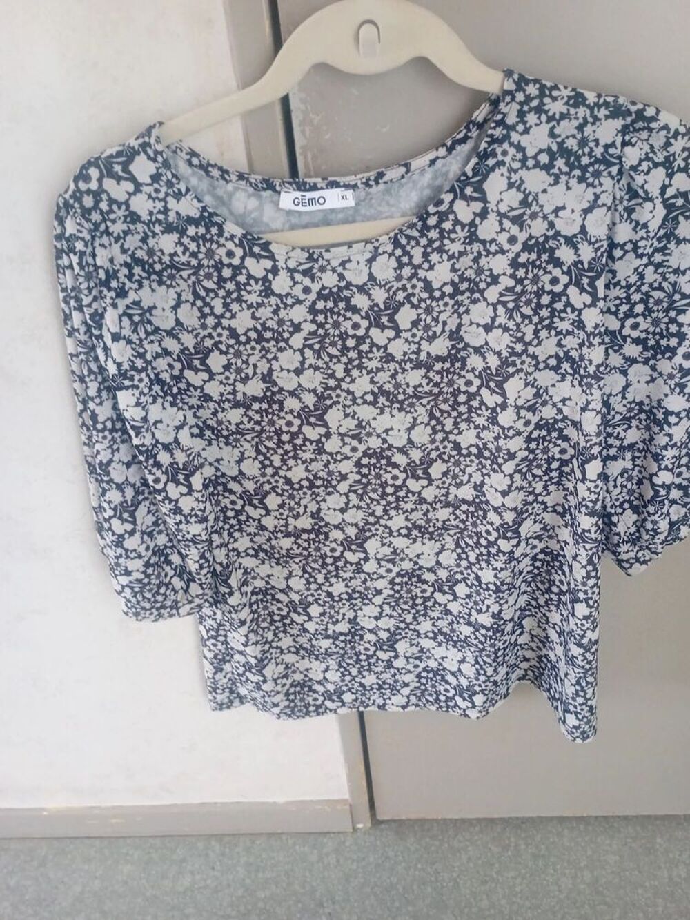 Divers v&ecirc;tements Femmes toutes tailles 
Autres photos Vêtements