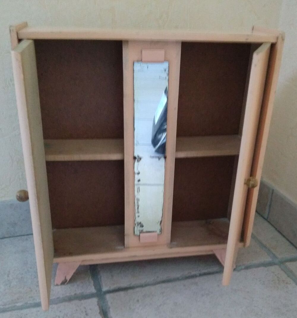 Armoire de poup&eacute;e Mobilier enfants