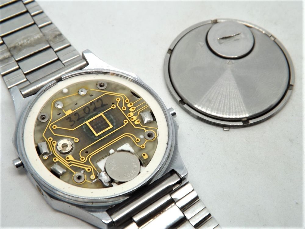 Belle montre sovi&eacute;tique LCD Elektronika 5 ann&eacute;es 70/80 CCCP Bijoux et montres