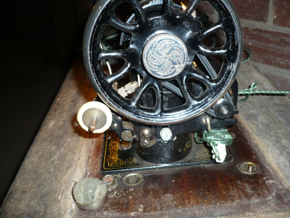 machine a coudre Vintage ann&eacute;es 20/50 