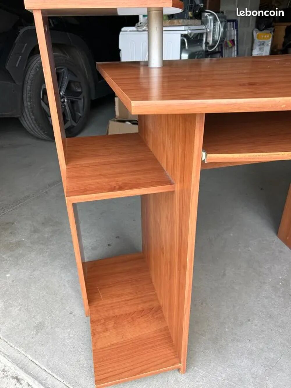 Bureau avec plusieurs rangement Meubles