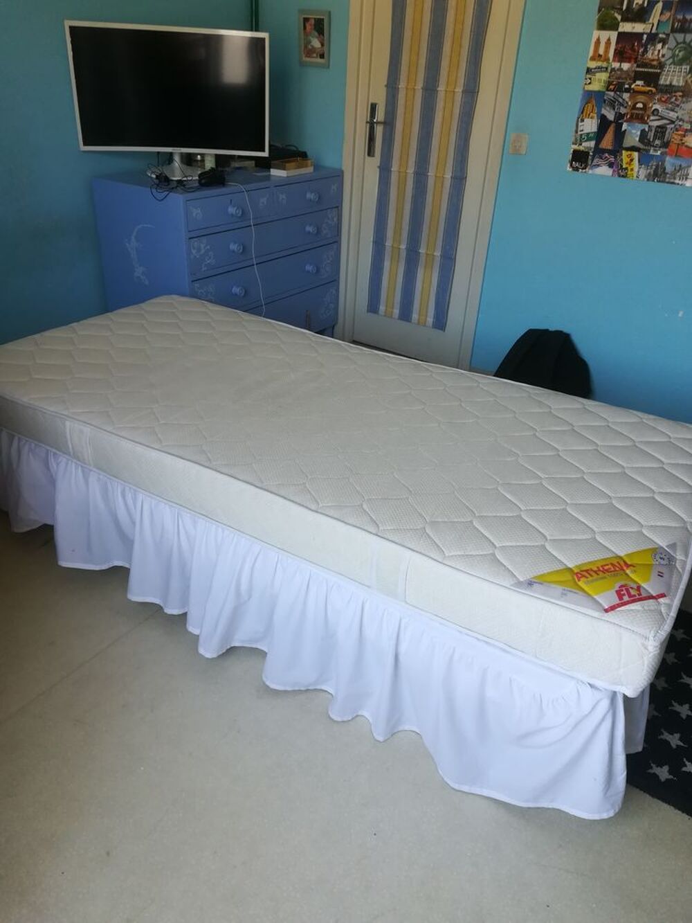 Sommer + matelas (latex) lit individuel avec cubre sommier. Meubles