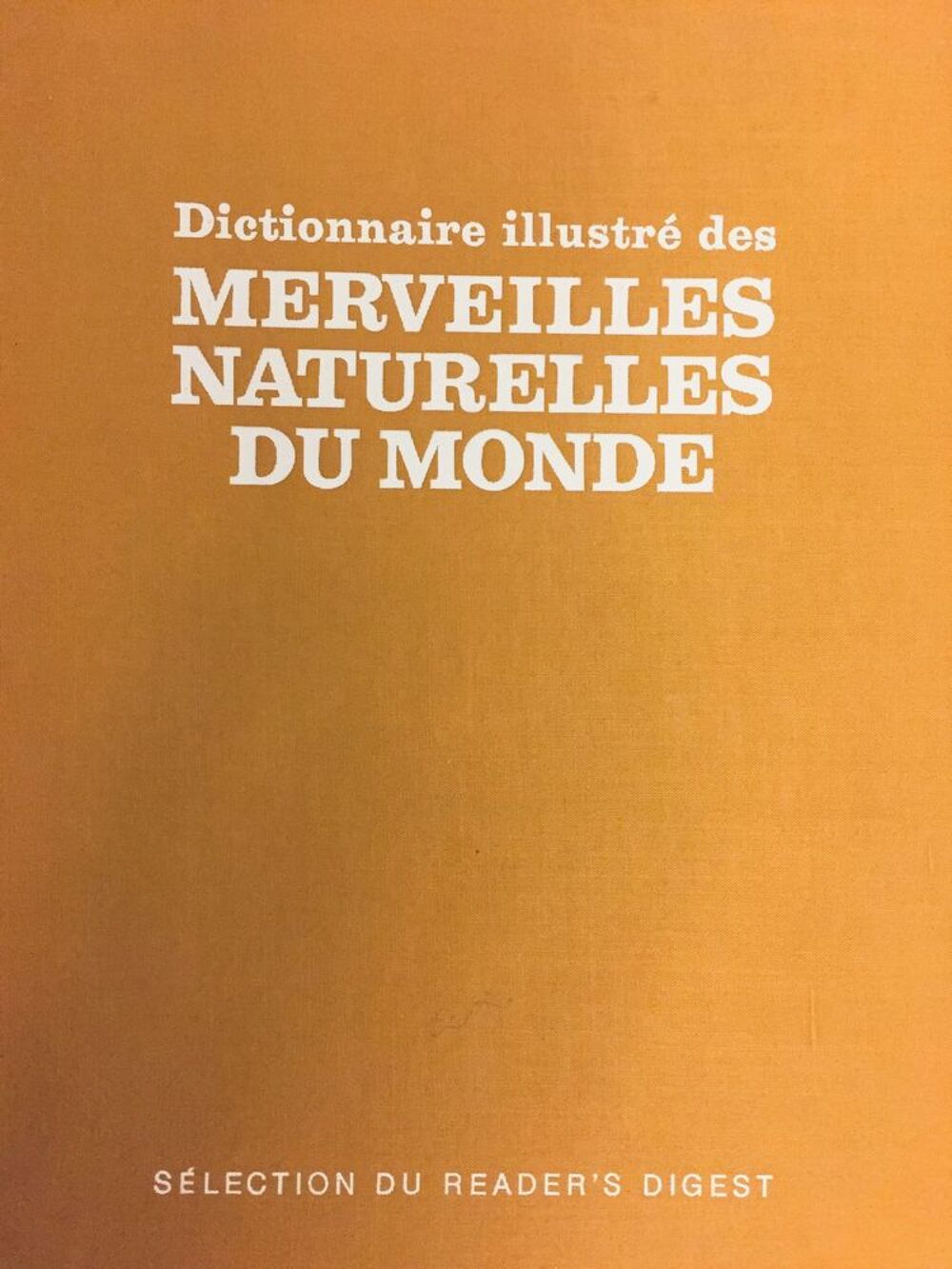 Dictionnaire illustr&eacute; des merveilles naturelles du monde. Livres et BD