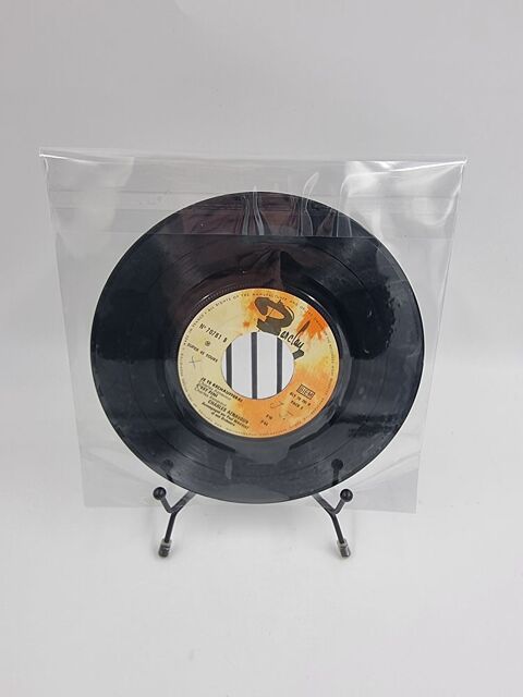 Vinyle 45 tours Charles Aznavour : Le Monde est Sous nos Pas 2 Vulbens (74)