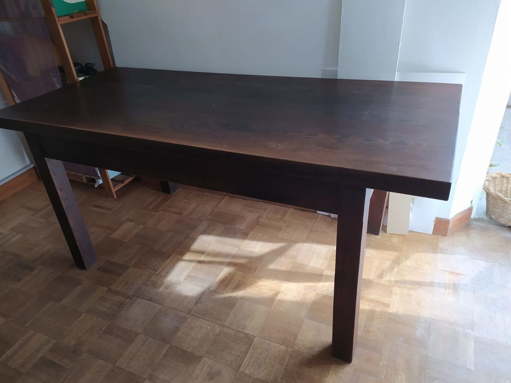 Table 6/8 personnes en noyer massif + 2 bancs Meubles