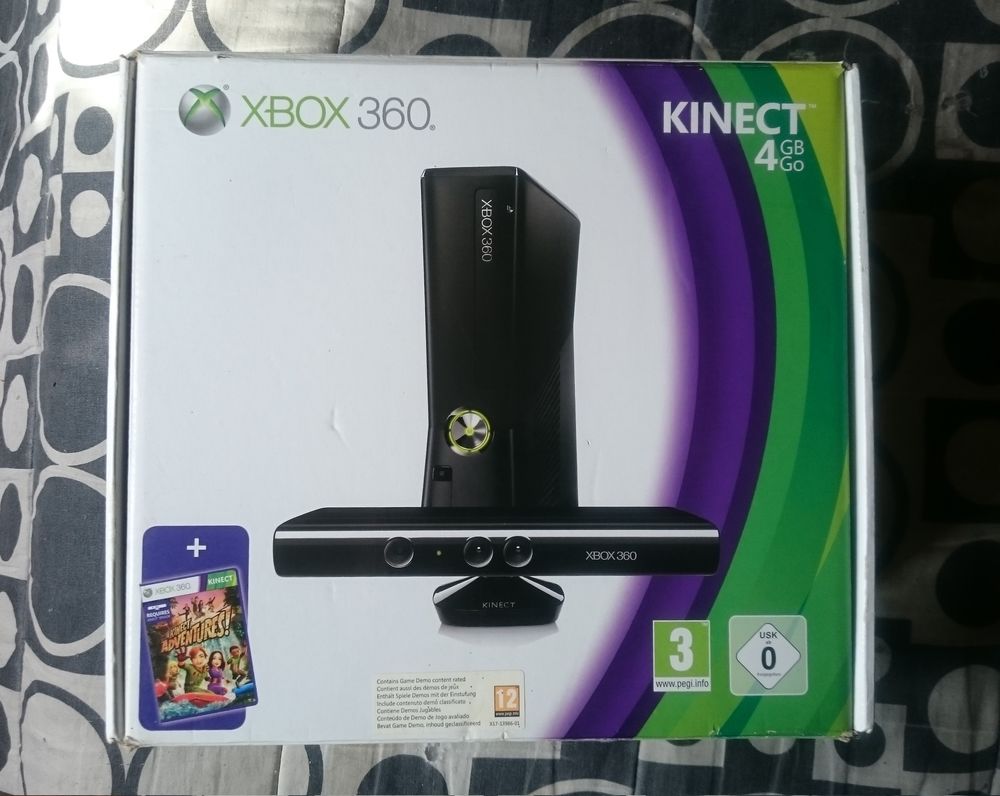 Xbox 360 Slim Noir 4GO Pack Kinect Adventure Consoles et jeux vidéos