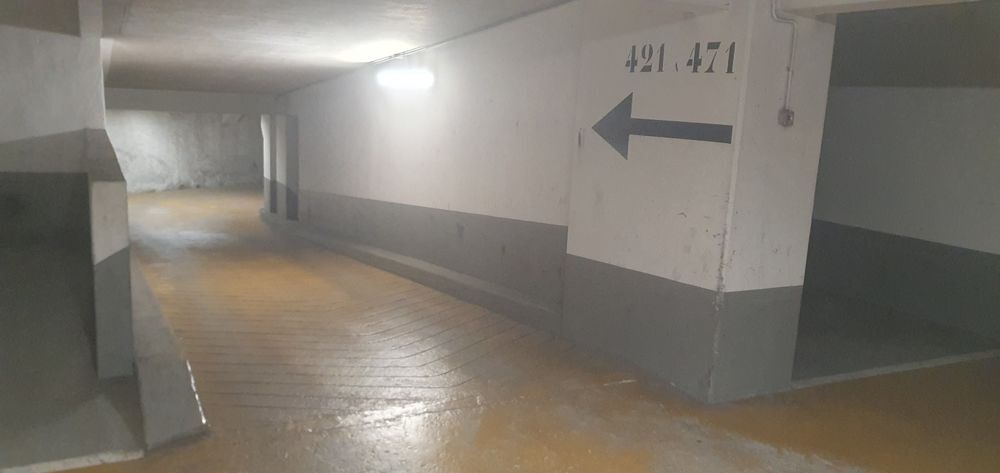 Location Parking/Garage Place de parking accès protégé, en sous sol. Paris 20