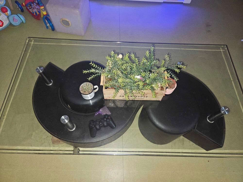 table base &agrave; vendre pour cause d&eacute;part, &agrave; venir r&eacute;cup&eacute;rer sur place Meubles