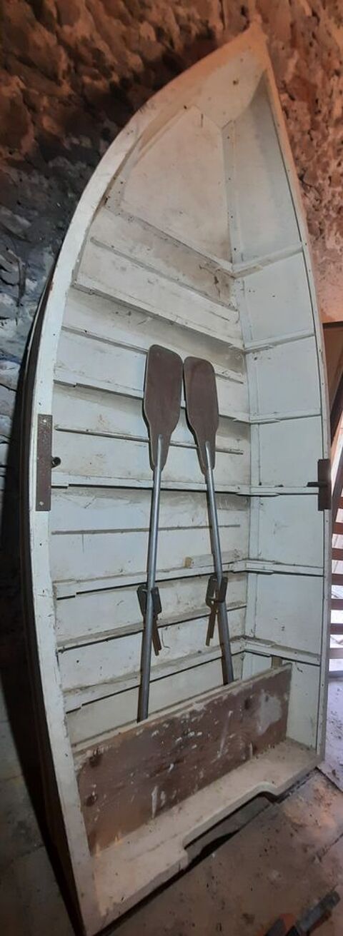 Barque à fond plat avec rames Escueillens-et-Saint-Just-de-Bélengard (11)