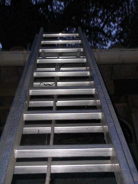 Echelle coulissante en aluminium renforc�e longueur 8 m�tres 135 P�gomas (06)