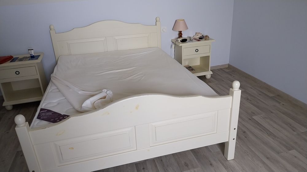 lit 140*190 pin massif 2 chevets matelas 
sommier tapissier Meubles