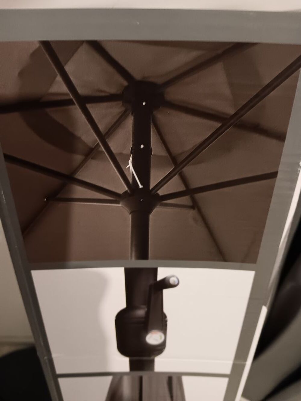 Ensemble compos&eacute; d'un parasol 3x3 et d'un pied en b&eacute;ton Jardin