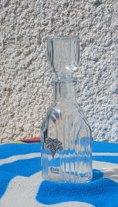 Carafe Verre avec D�cor  Grappe De Raisin  en Etain /Vintage 3 La Fert�-Alais (91)