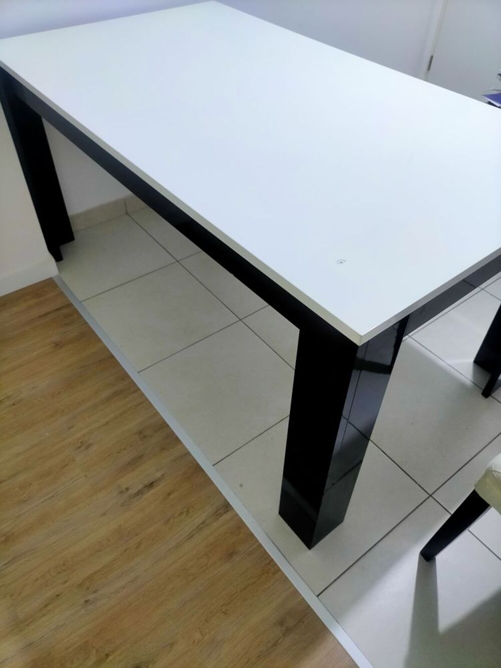 Salle &agrave; manger laqu&eacute; blanc et noir Meubles