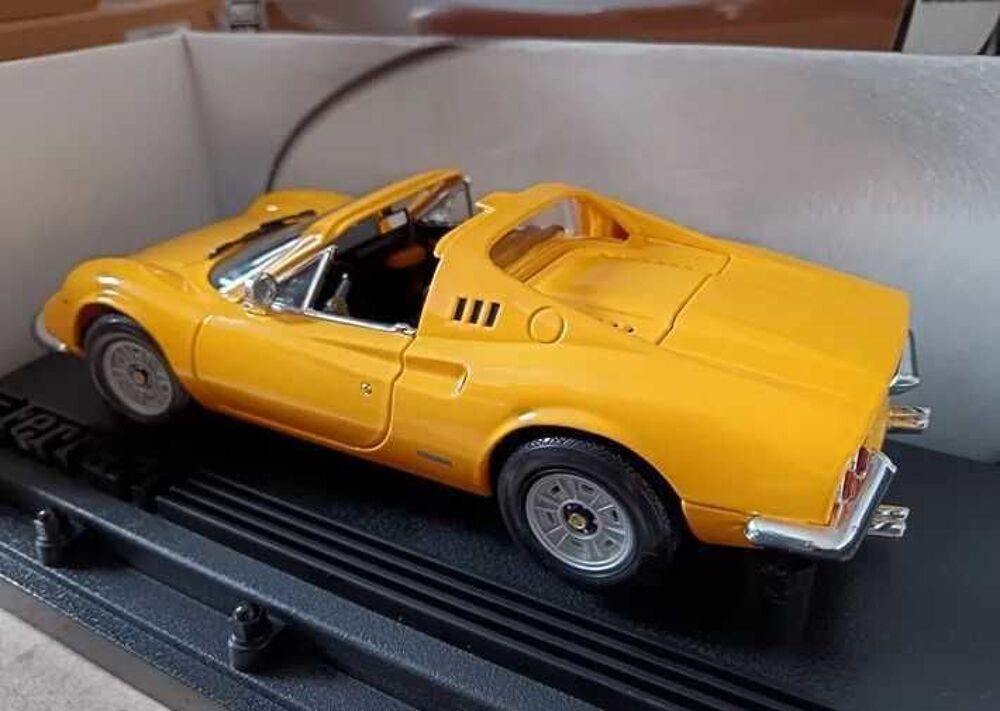 Ferrari 246 Dino GTS 1/18 