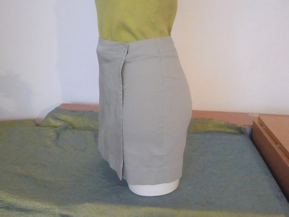 Jupe Short en Coton et Elasthanne Kaki Clair- Morpho Logique Vêtements