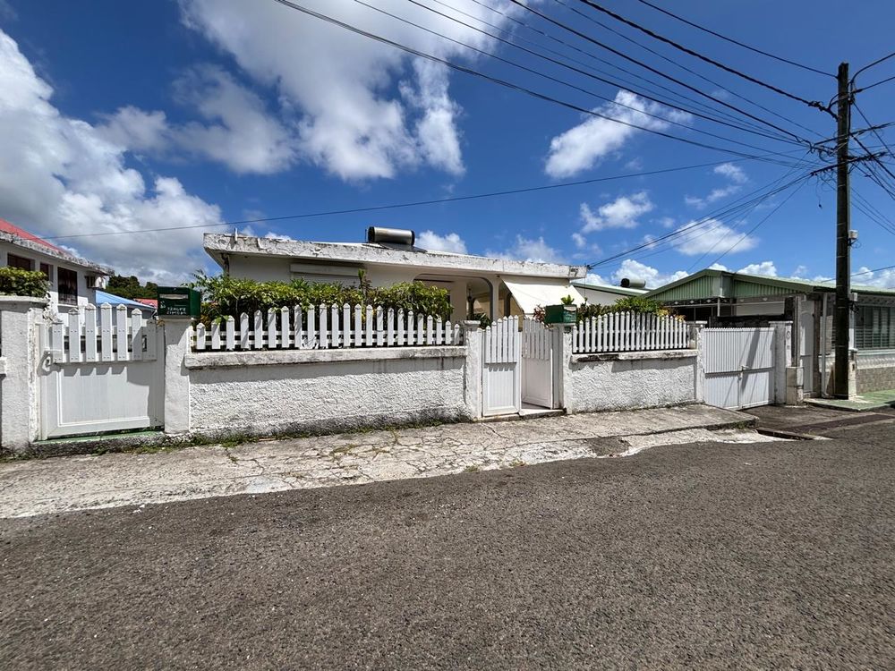 Vente Maison Maison fonctionnelle en vente à GOYAVE 250.000€ Goyave