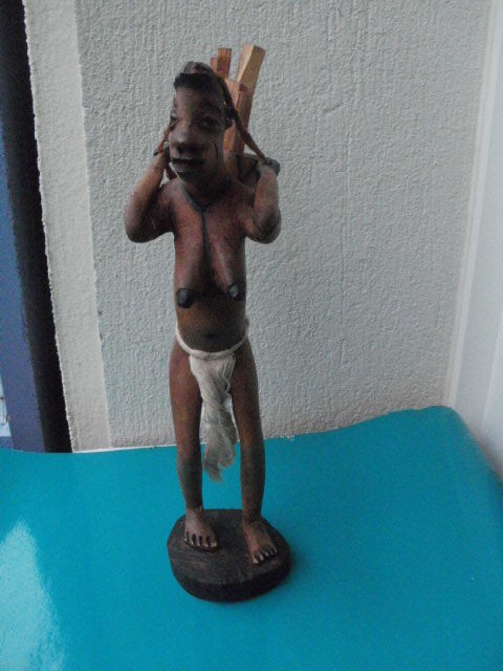 Statuette, sculpture africaine en bois, porteuse- Travail ra Dcoration