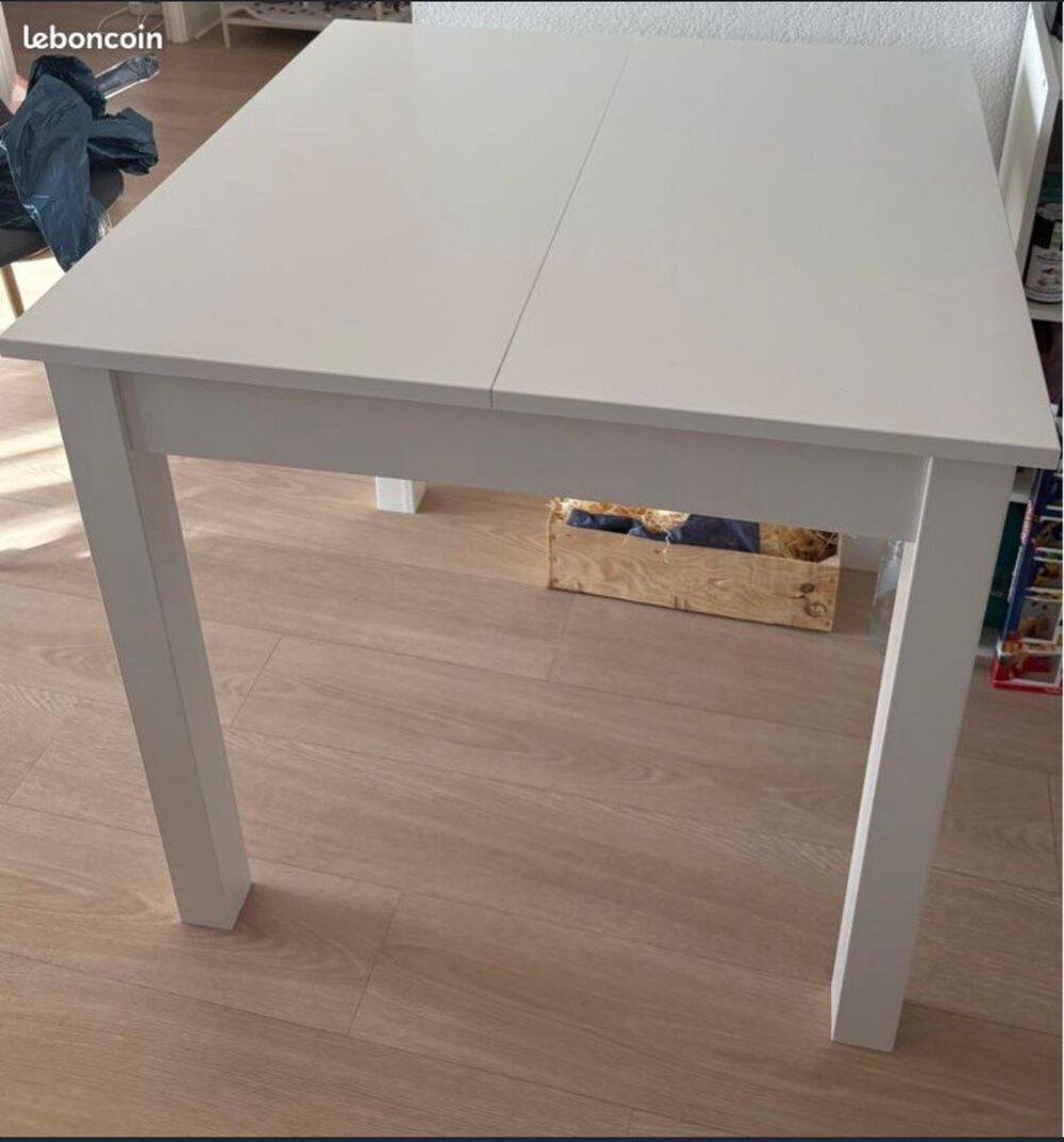 Chaises + table Meubles