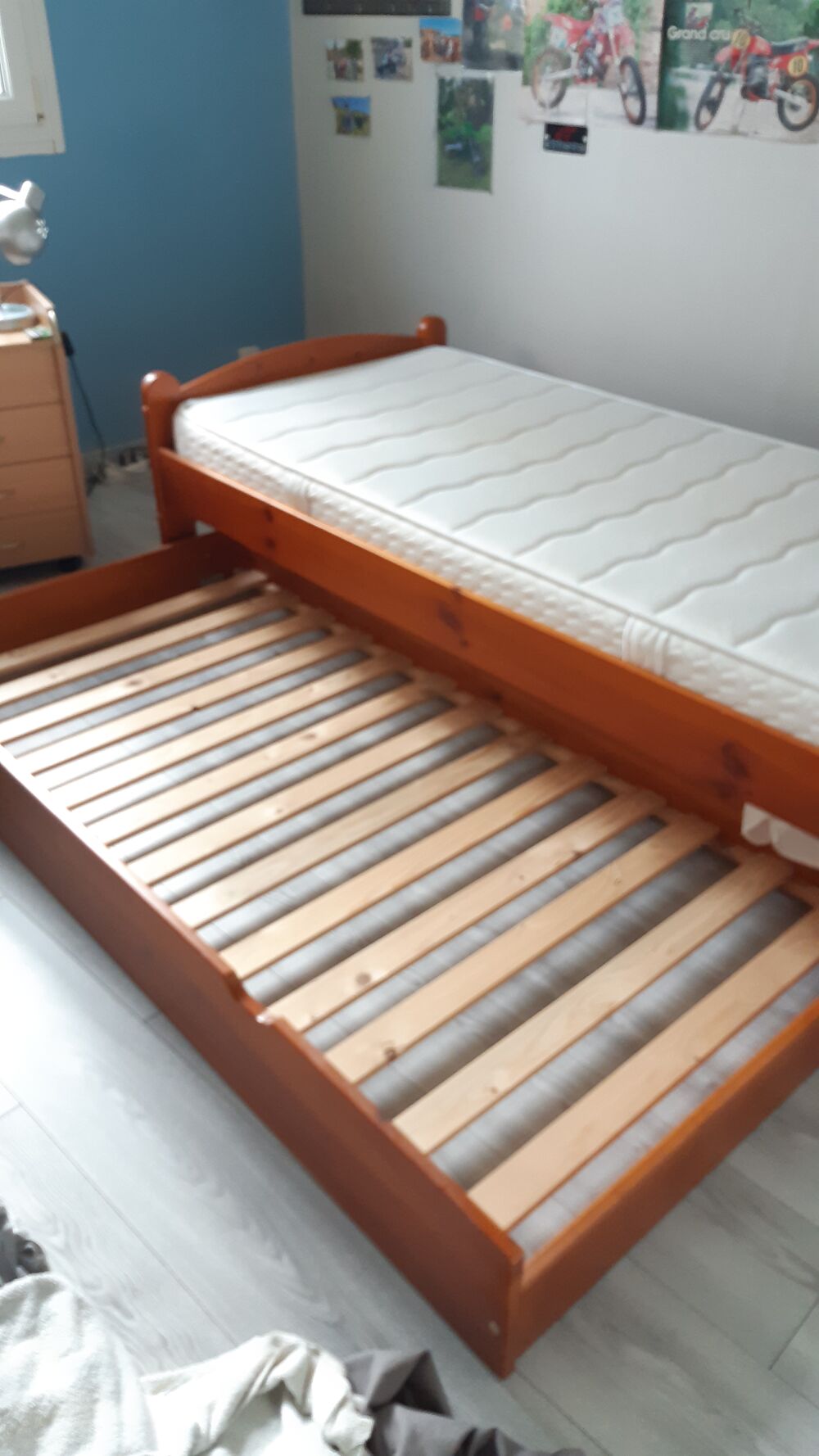 Lit complet 90*190 pin massif teint&eacute; miel Meubles