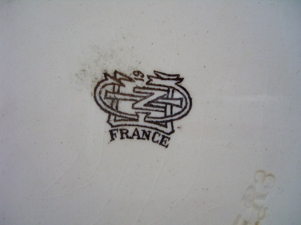 Plat en porcelaine de GIEN E 1856 