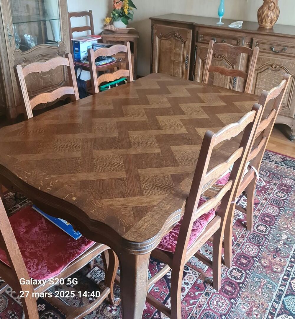 Belle table en ch&egrave;me massif avec 8 chaises r&eacute;gence Meubles