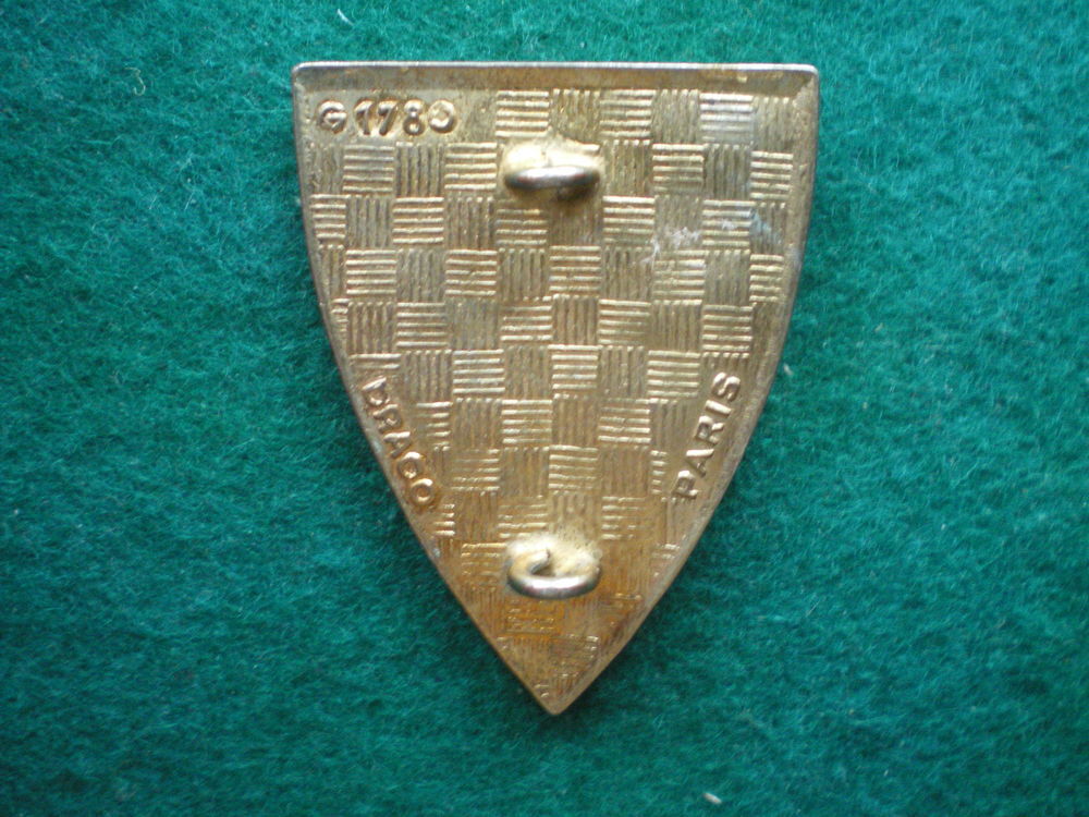 Insigne de Sant&eacute; - 32&deg; S.I.M. Section Infirmiers Militaires. 