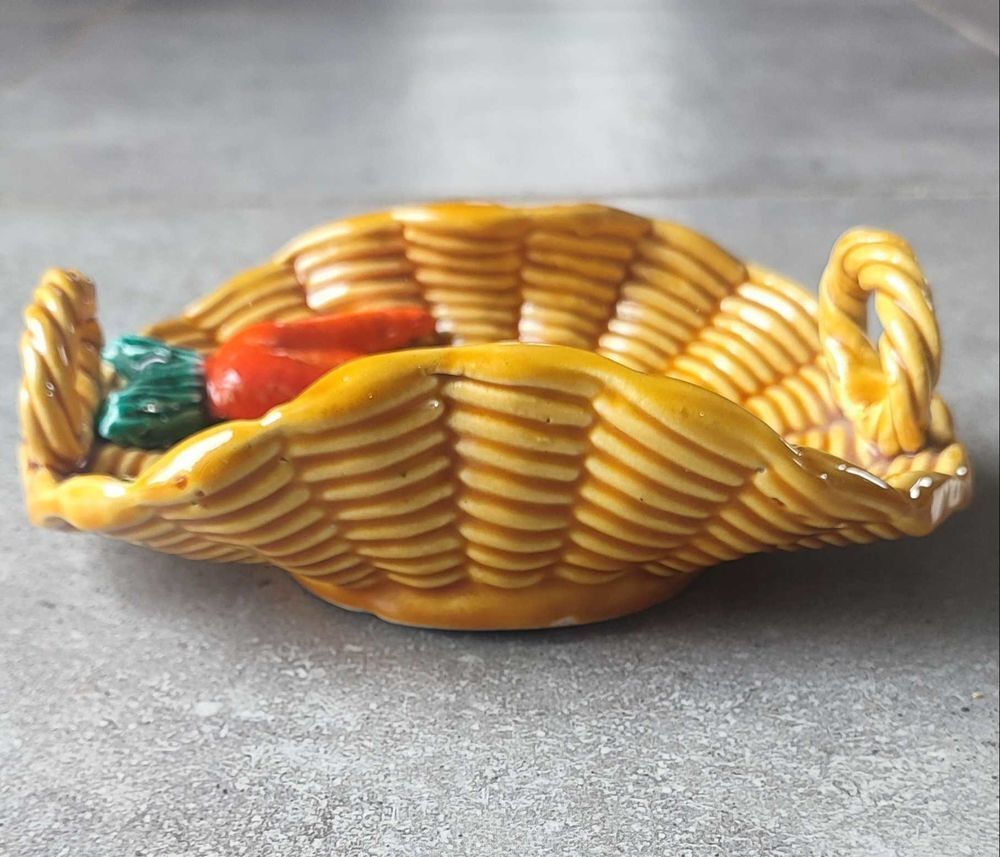 Barbotine "Panier carottes"Vallauris 