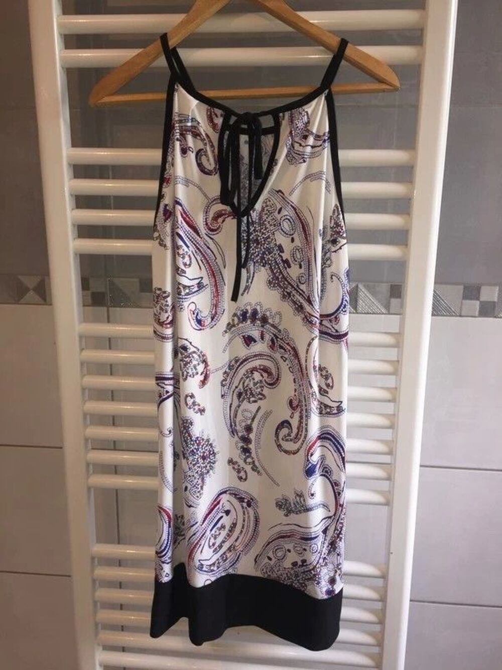 Robe neuve taille unique &agrave; 10 euros Vtements