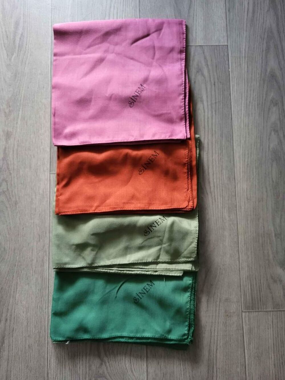 foulard carre Vêtements