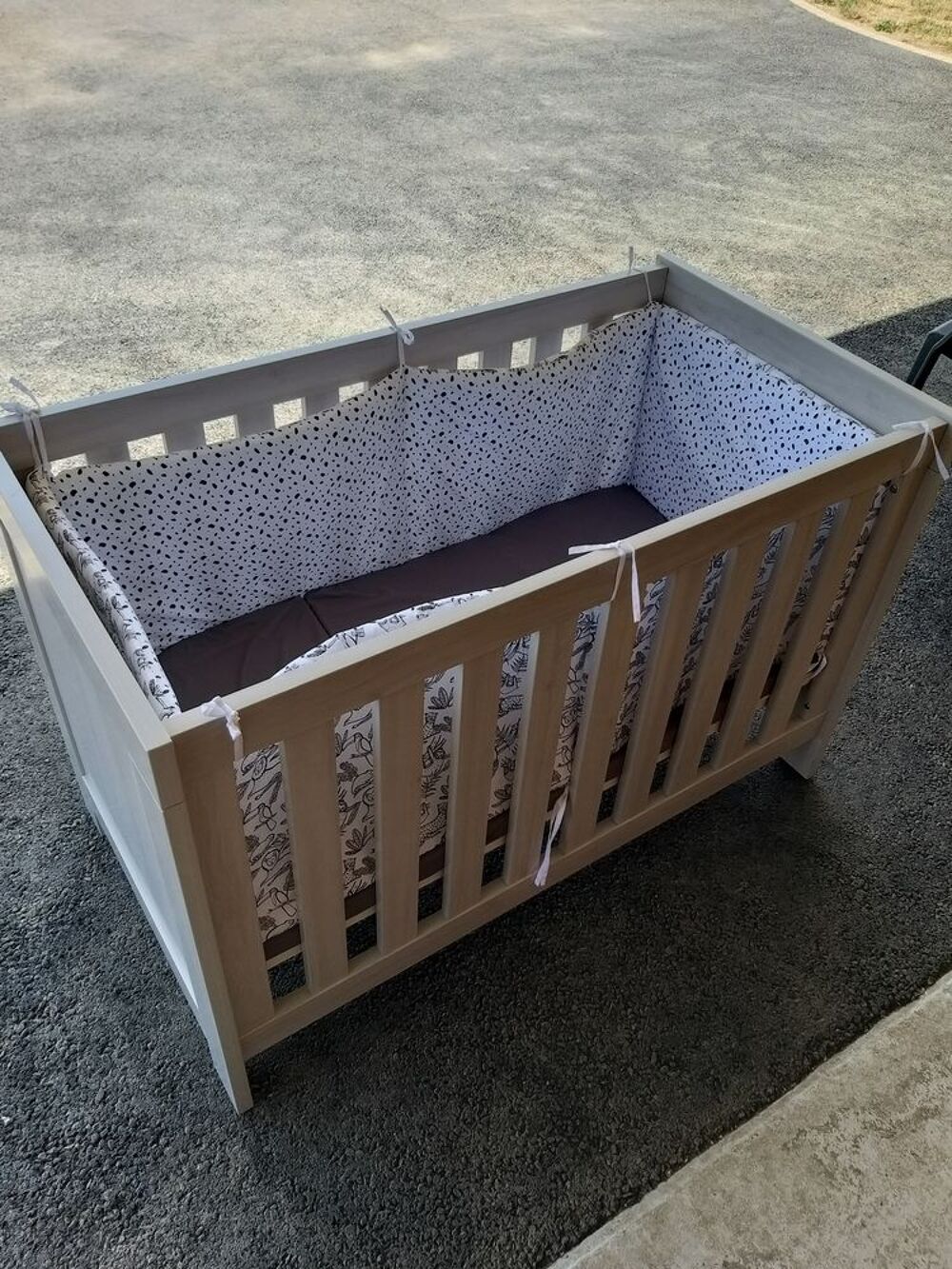 Lit b&eacute;b&eacute; en bois haute qualit&eacute; Mobilier enfants
